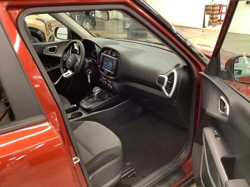 Used 2020 Kia Soul LX FWD image 11
