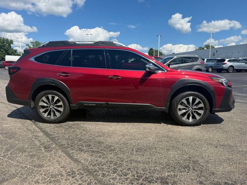 Used 2025 Subaru Outback Touring AWD/4WD image 5