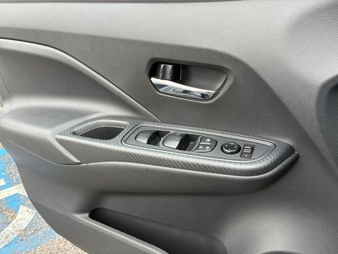 Used 2025 Nissan Versa SV FWD image 18