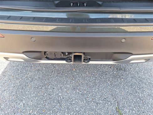 Used 2022 Ford Explorer XLT w/ Equipment Group 202A image 25