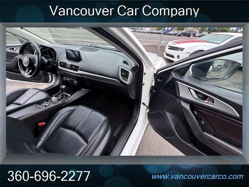 Used 2018 MAZDA MAZDA3 Touring FWD image 18