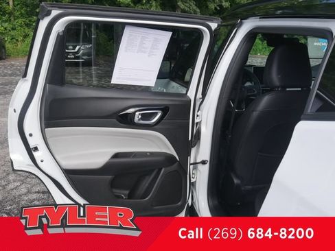 Certified 2025 Jeep Compass Limited AWD/4WD image 19