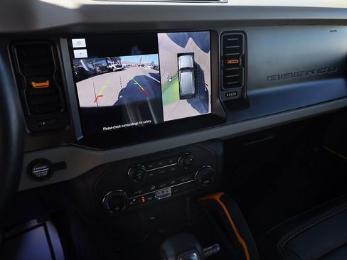 Used 2023 Ford Bronco Badlands image 15