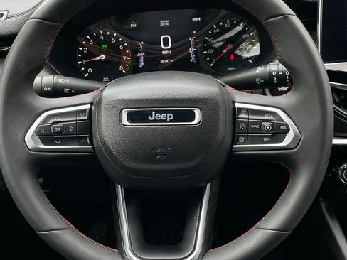 Used 2025 Jeep Compass Trailhawk AWD/4WD image 12