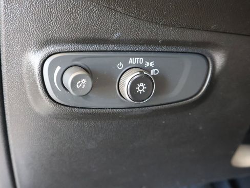 Used 2020 Chevrolet Equinox LS w/ LS Convenience Package image 19