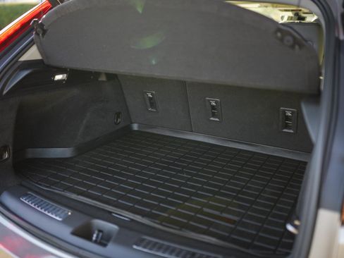 Used 2022 Cadillac XT4 Premium Luxury w/ Enhanced Visibility Package image 18