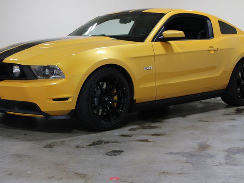 Used 2011 Ford Mustang GT RWD image 23