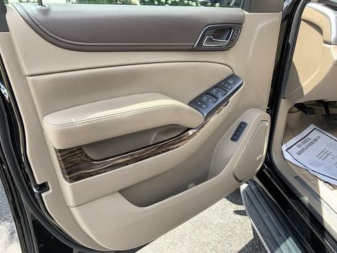 Used 2016 GMC Yukon XL SLT w/ Premium Edition AWD/4WD image 17