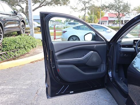 Used 2022 Ford Mustang Mach-E Select image 22