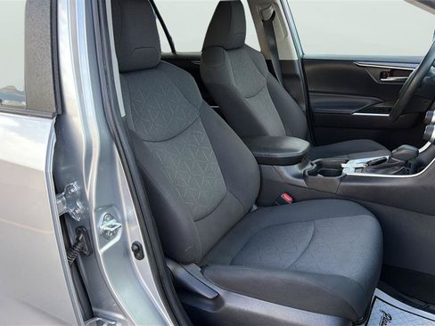 Used 2021 Toyota RAV4 XLE AWD/4WD image 14