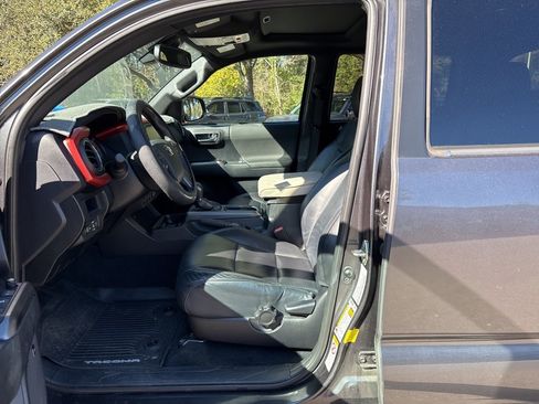 Used 2019 Toyota Tacoma TRD Sport image 14