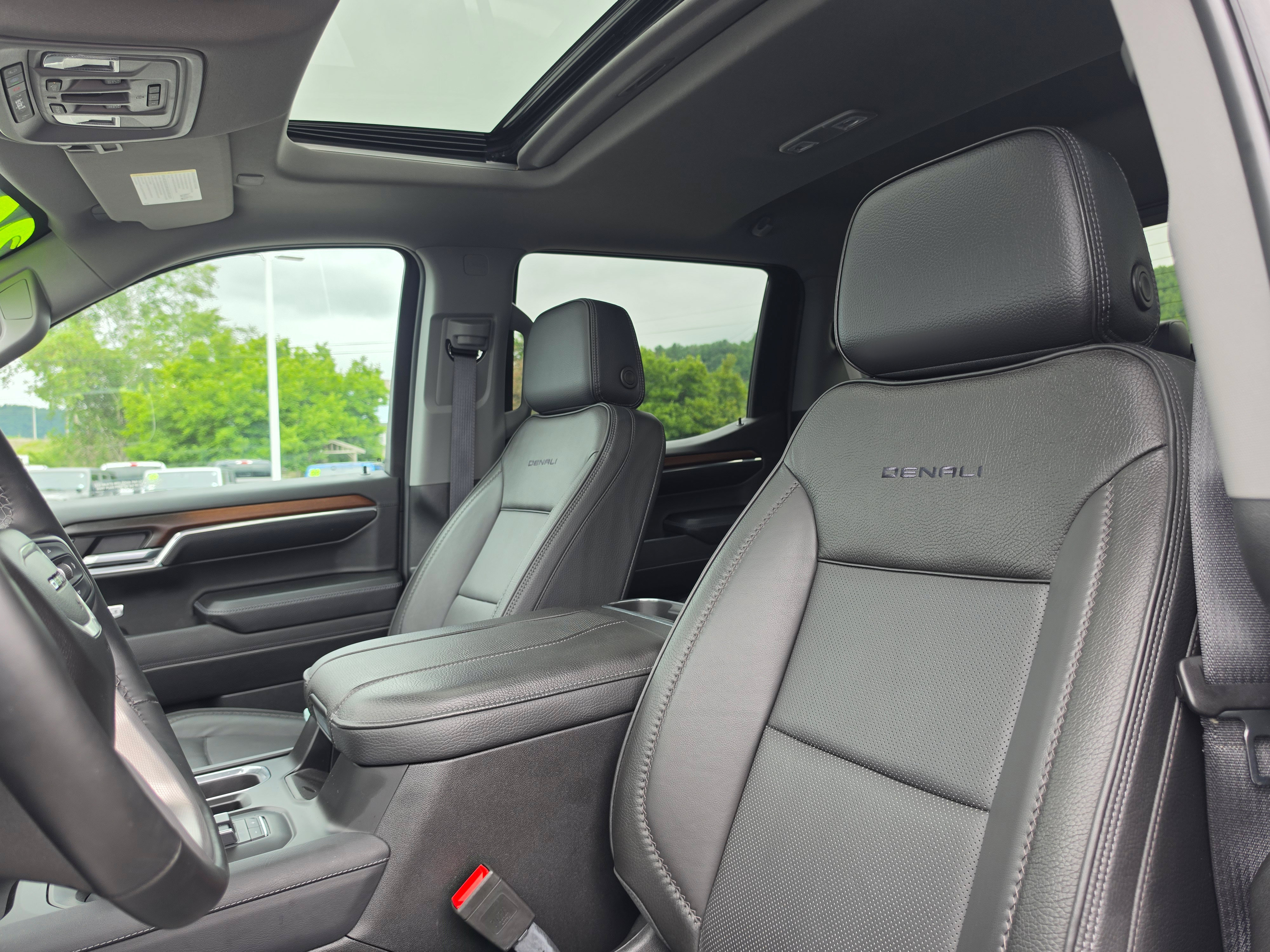 Used 2024 GMC Sierra 1500 Denali AWD/4WD image 13