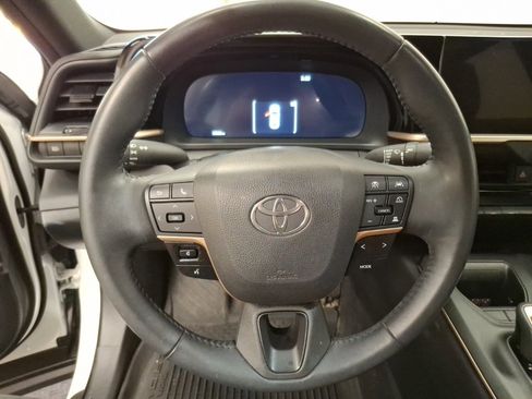 Used 2023 Toyota Crown XLE image 18