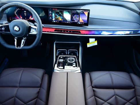 Used 2025 BMW 740i image 7
