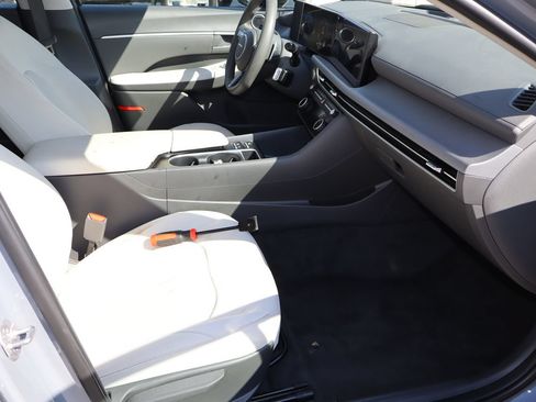 Used 2025 Hyundai Sonata SEL FWD image 15
