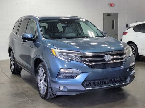 Used 2017 Honda Pilot Touring image 4