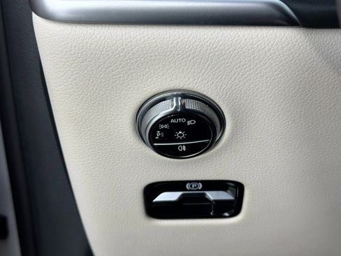 Used 2025 Mercedes-Benz GLC 300 image 19