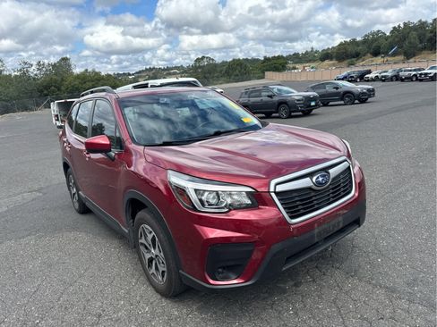 Used 2019 Subaru Forester Premium AWD/4WD image 3