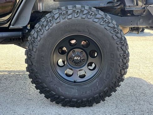 Used 2013 Jeep Wrangler Unlimited Rubicon w/ Connectivity Group AWD/4WD image 11