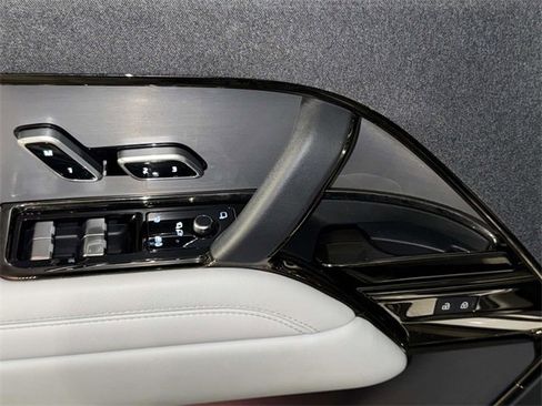 Used 2023 Land Rover Range Rover Sport SE image 20