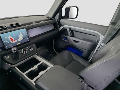 Used 2025 Land Rover Defender 110 S image 26