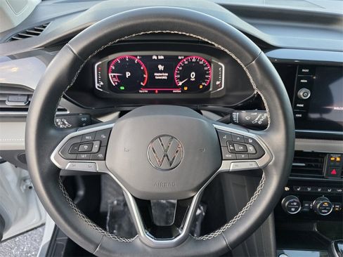 Used 2022 Volkswagen Taos SEL w/ Panoramic Sunroof Package image 18