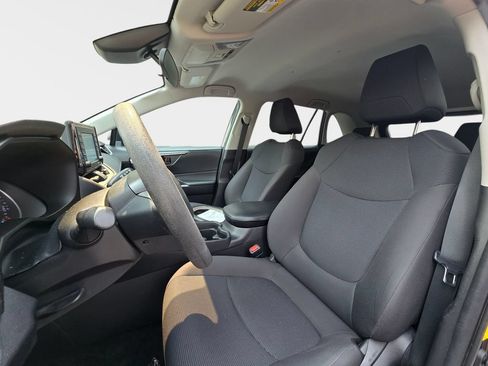 Used 2020 Toyota RAV4 LE AWD/4WD image 18