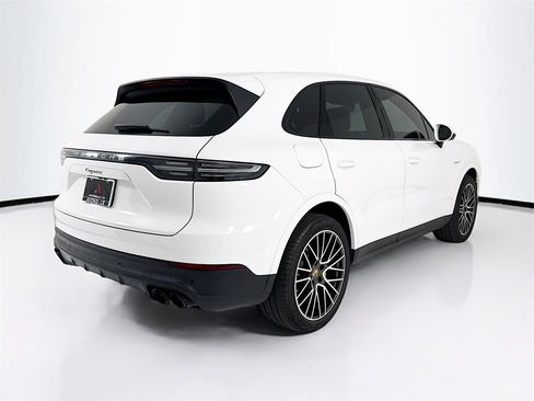 Used 2023 Porsche Cayenne image 9