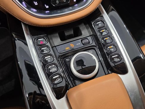 Used 2021 Aston Martin DBX image 15