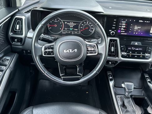 Certified 2022 Kia Sorento S w/ Panoramic Sunroof Package image 17