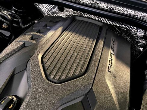 Certified 2025 Porsche Macan image 33