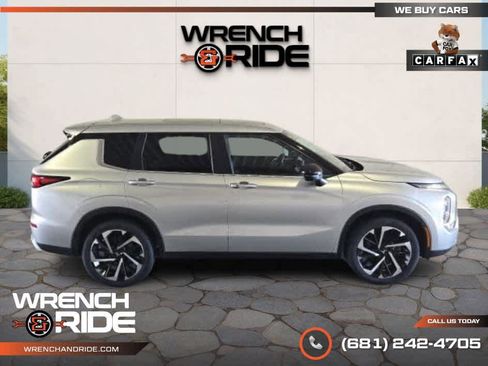 Used 2022 Mitsubishi Outlander SE image 3