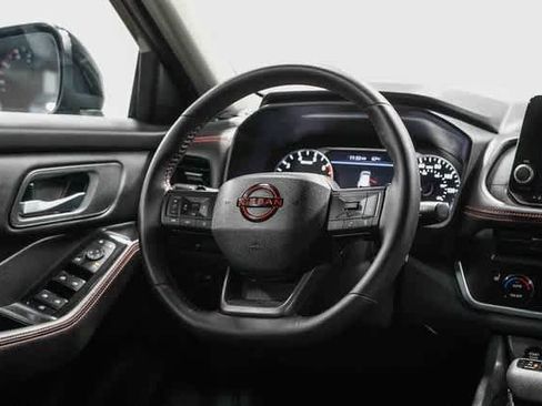 Used 2025 Nissan Rogue SV image 15