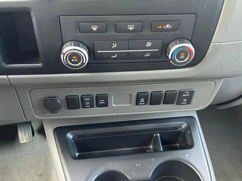 Used 2016 Nissan NV 3500 SV w/ SV Technology Package RWD image 21