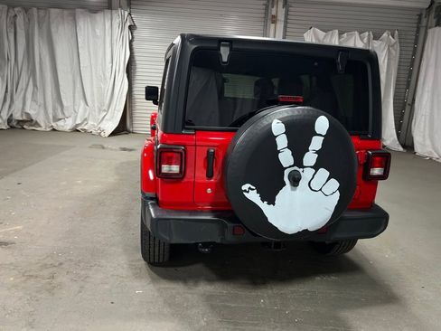 Used 2020 Jeep Wrangler Unlimited Sahara image 6