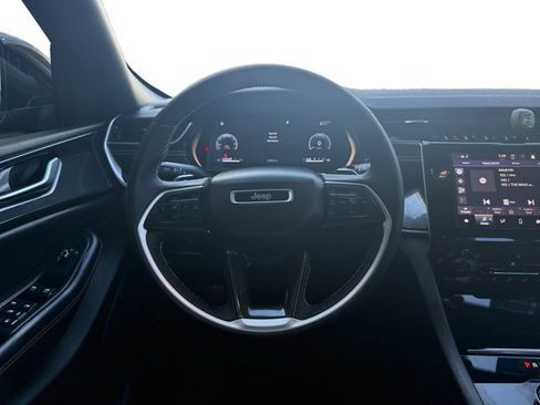 Used 2023 Jeep Grand Cherokee Altitude image 14