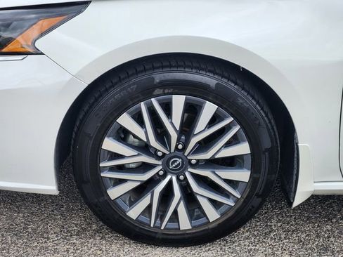 Used 2023 Nissan Altima 2.5 SV image 8