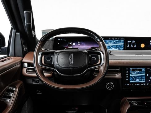 Used 2025 Lincoln Navigator Reserve AWD/4WD image 22