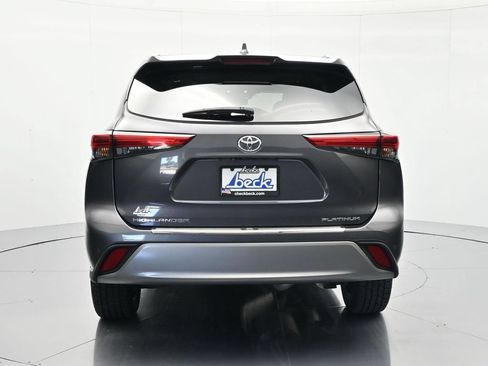 Used 2023 Toyota Highlander Platinum FWD image 6