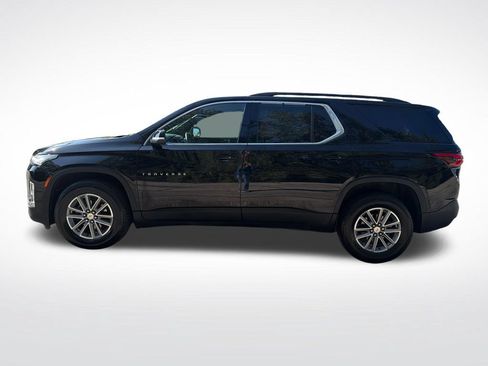 Used 2023 Chevrolet Traverse LT FWD image 2