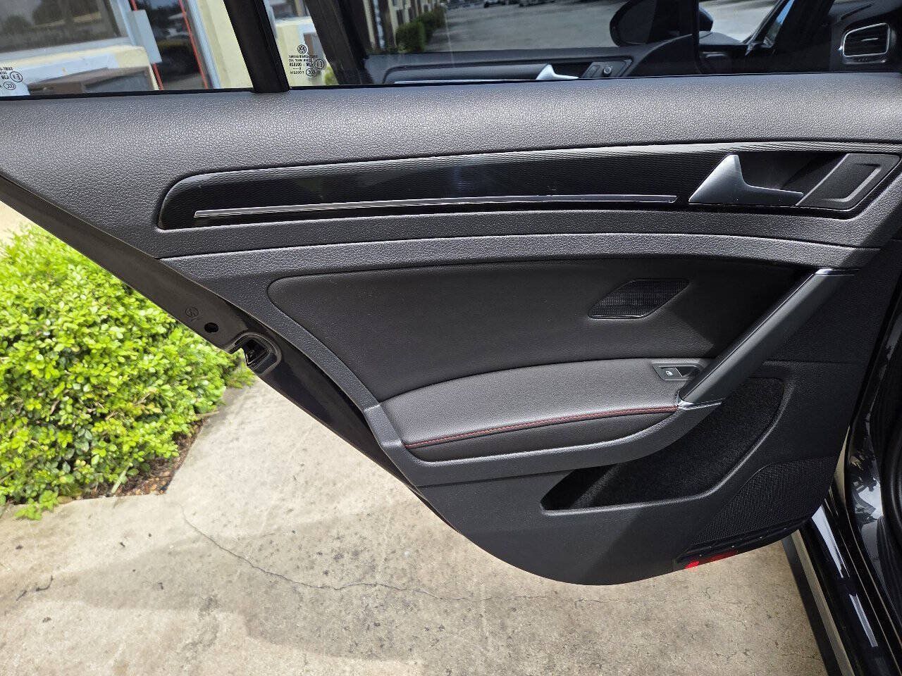 Used 2017 Volkswagen GTI SE FWD image 15
