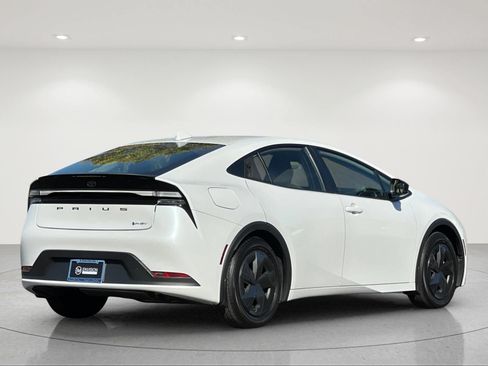 Used 2025 Toyota Prius Plug-In Hybrid FWD image 5
