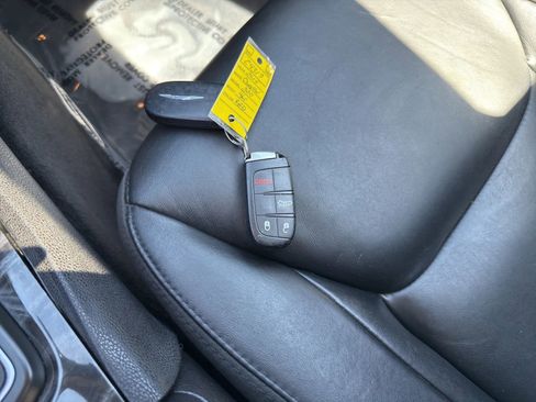 Used 2015 Chrysler 300 Limited RWD image 27