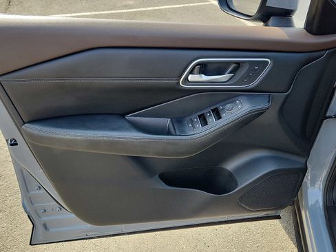 Used 2023 Nissan Rogue Platinum w/ Platinum Premium Package image 12