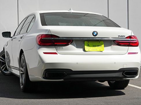 Used 2019 BMW 740i RWD image 5