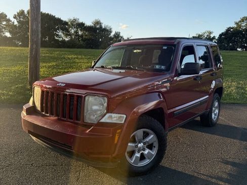 Used 2010 Jeep Liberty Sport w/ Popular Equipment Group AWD/4WD image 2