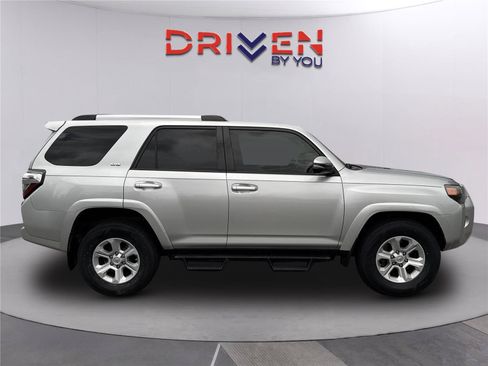 Used 2021 Toyota 4Runner SR5 Premium RWD image 3