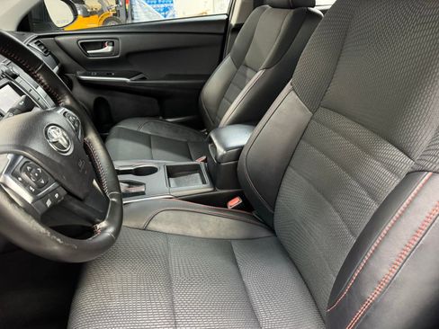 Used 2016 Toyota Camry LE image 11