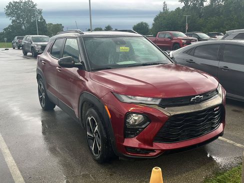 Used 2022 Chevrolet TrailBlazer RS w/ Sun and Liftgate Package AWD/4WD image 2