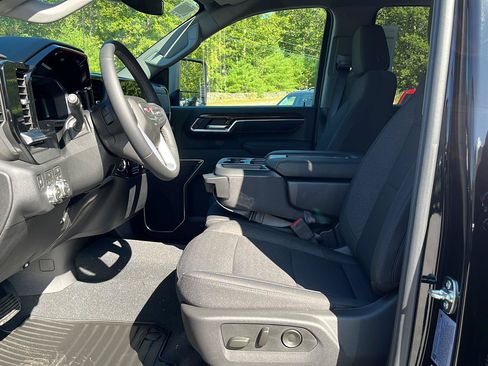 New 2026 GMC Sierra 2500 SLE w/ SLE Value Package; AWD/4WD image 9